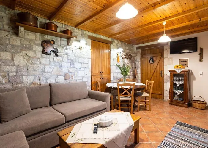 Apartment Stone House With Garden Near The