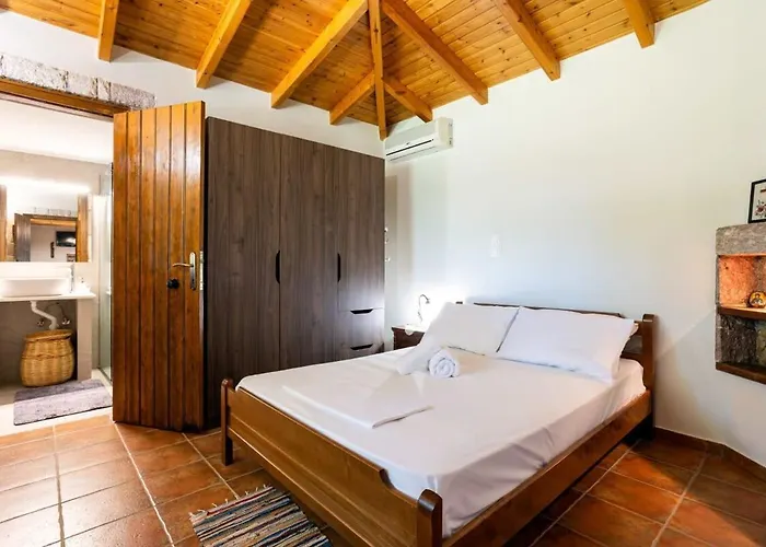 Apartment Stone House With Garden Near The Petalídhion