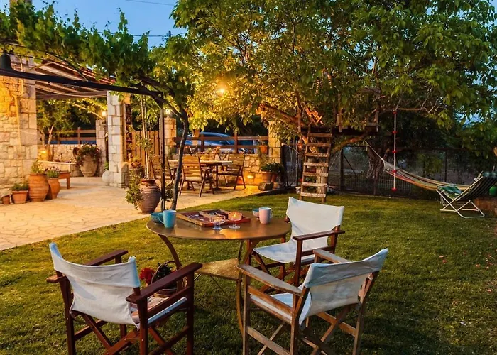 Stone House With Garden Near The Petalídhion