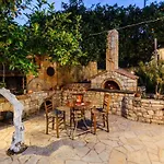 Appartement Stone House With Garden Near The Petalídhion
