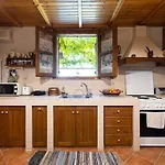 Appartement Stone House With Garden Near The *