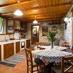 Stone House With Garden Near The Lejlighed *