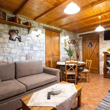 Apartmán Stone House With Garden Near The