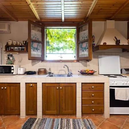 Apartmán Stone House With Garden Near The *