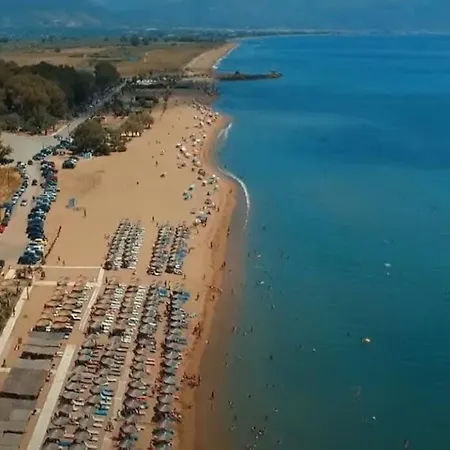 Stone House With Garden Near The * Petalídhion
