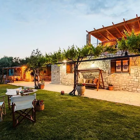 Stone House With Garden Near The Petalídhion