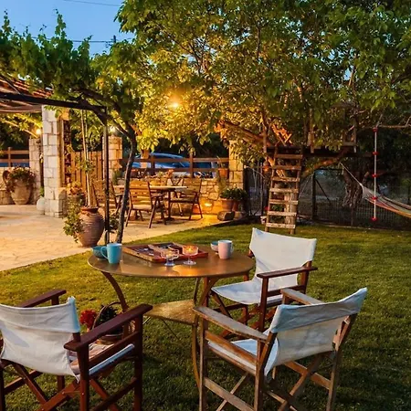 Stone House With Garden Near The Petalídhion
