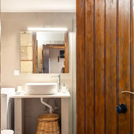 Appartamento Stone House With Garden Near The