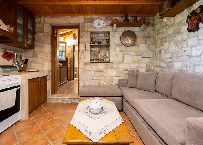 Stone House With Garden Near The Апартаменты Петалидион