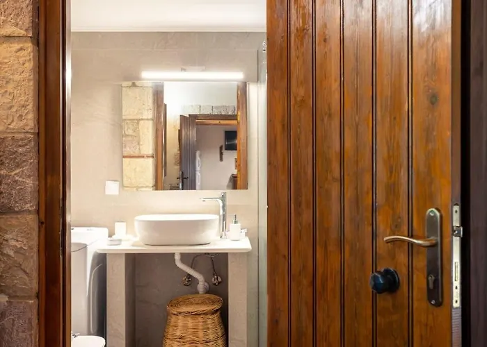 Апартаменты Stone House With Garden Near The